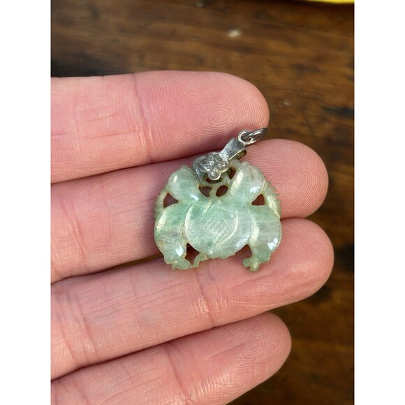 Vintage Light Green Jade Carved Pendant Charm & Satin Bag - Picture 3 of 9